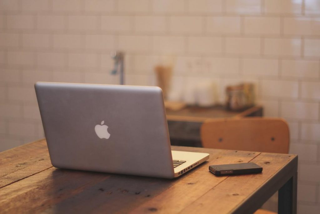 usaha kecil dimulai dari laptop